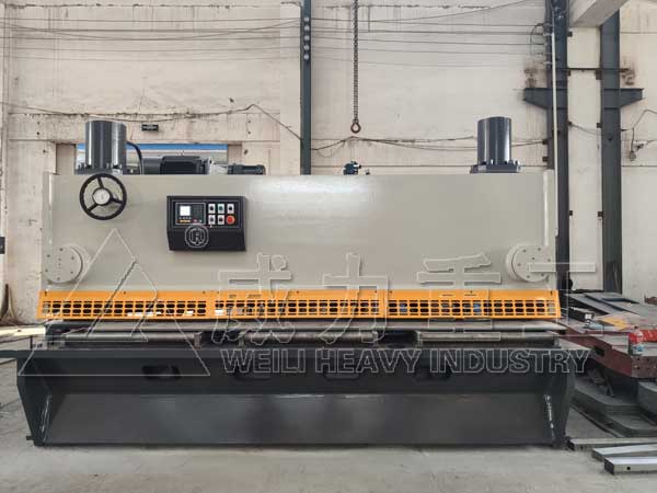 16x4000液压闸式剪板机(16个厚4米剪板机)